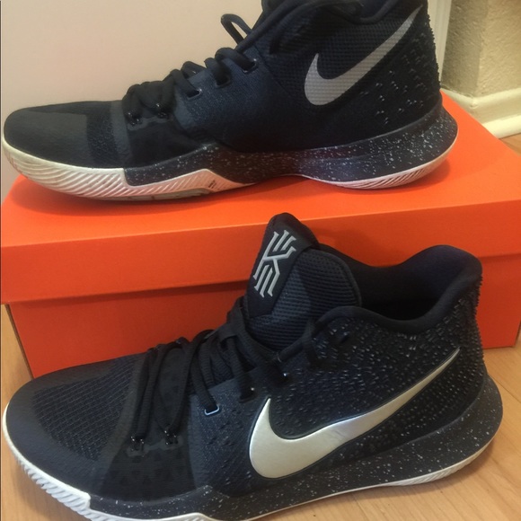 Men’s Kyrie Irving’s. - Picture 4 of 5